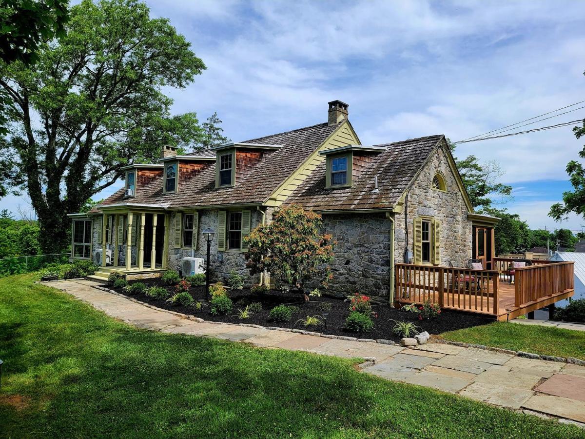 Downingtown Manor - 1900S Farmhouse With Creek Views Exterior photo